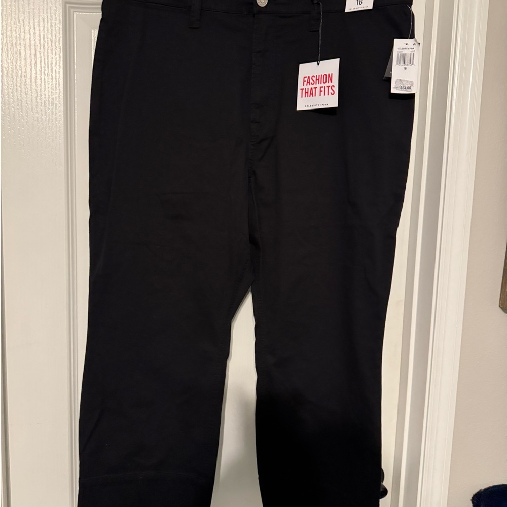 Celebrity Pink Women’s Black Capris